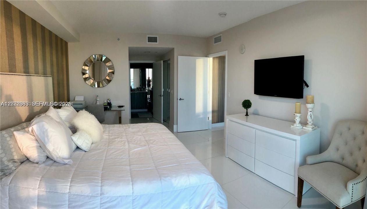 For Rent: $5,000 (2 beds, 2 baths, 952 Square Feet)