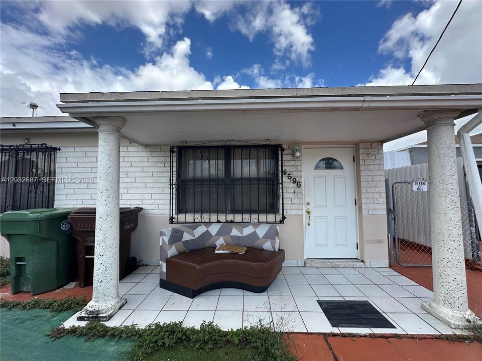 For Sale: $585,000 (4 beds, 2 baths, 1267 Square Feet)