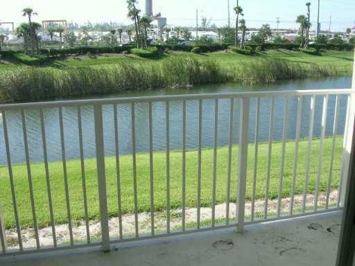 1049 GOLDEN LAKES Boulevard 122 4