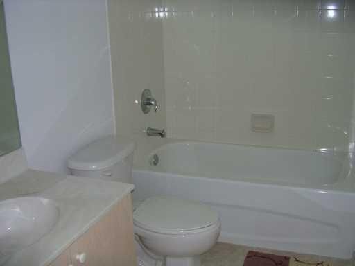 1049 GOLDEN LAKES Boulevard 122 5