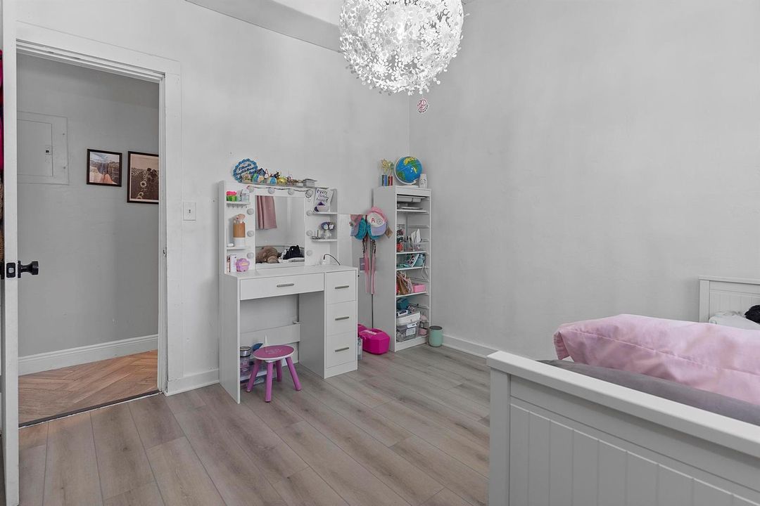 2807 SW 14th St - 052