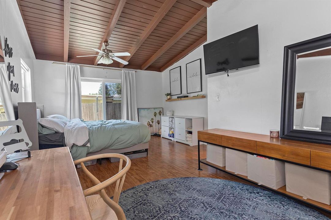 2807 SW 14th St - 058
