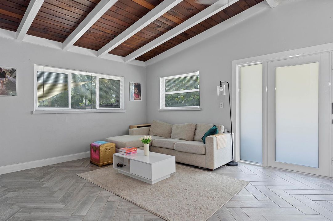 2807 SW 14th St - 038