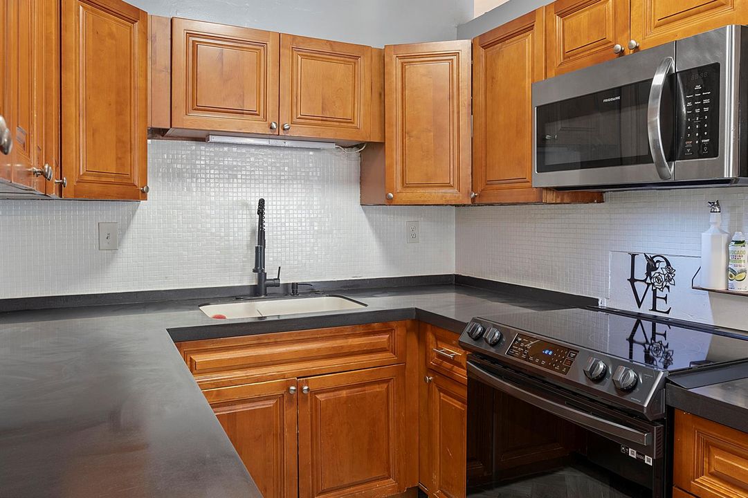 2807 SW 14th St - 046