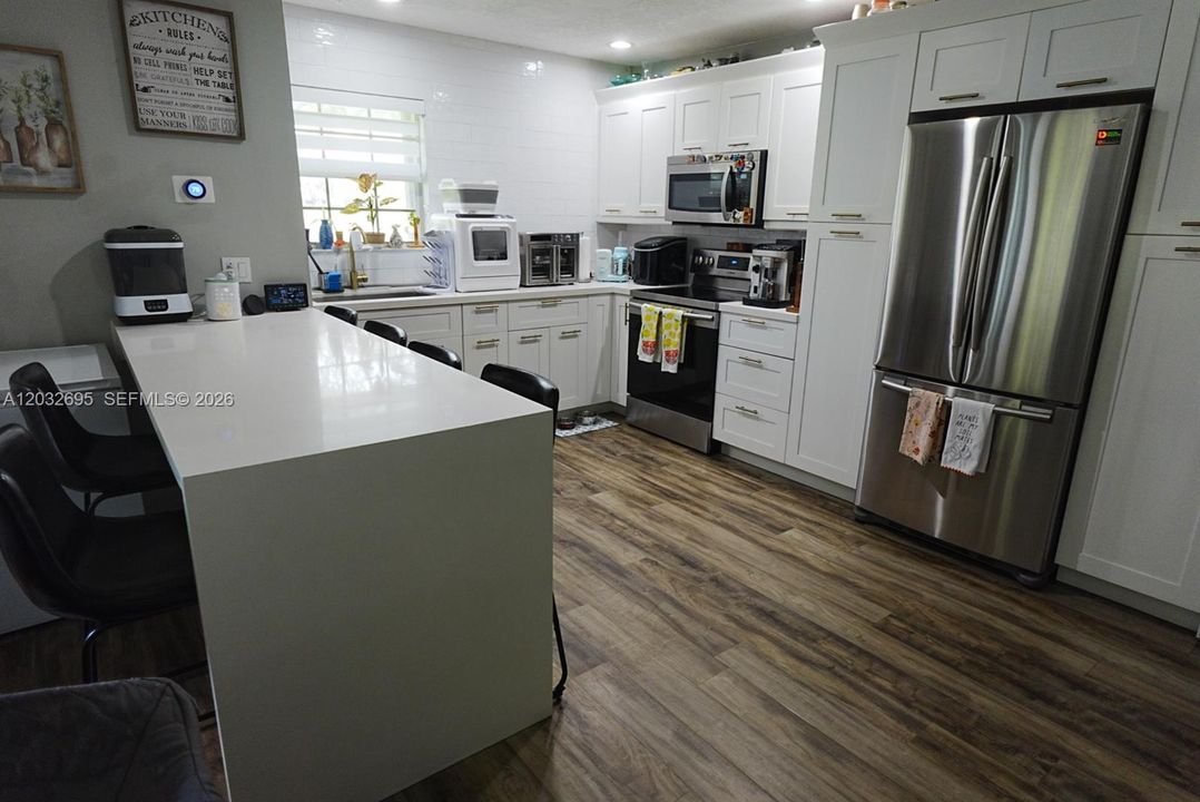 For Sale: $330,000 (2 beds, 2 baths, 1168 Square Feet)