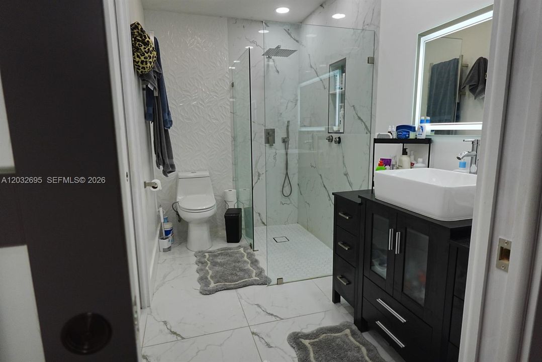 For Sale: $330,000 (2 beds, 2 baths, 1168 Square Feet)