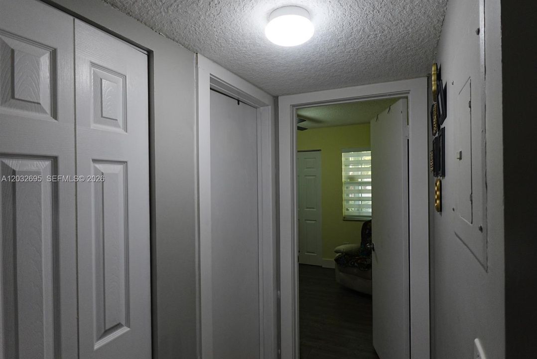 For Sale: $330,000 (2 beds, 2 baths, 1168 Square Feet)