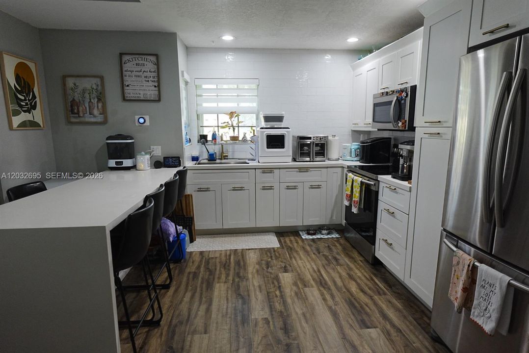 For Sale: $330,000 (2 beds, 2 baths, 1168 Square Feet)
