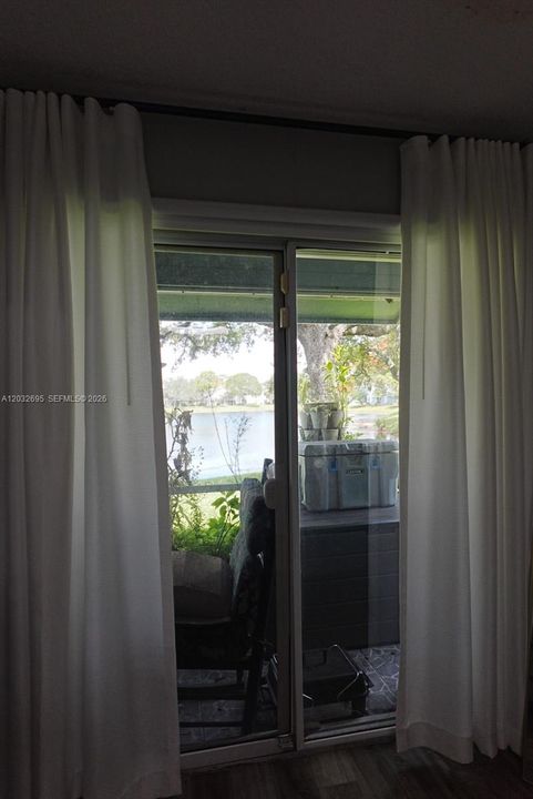 For Sale: $330,000 (2 beds, 2 baths, 1168 Square Feet)