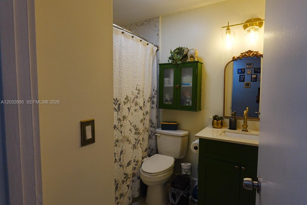For Sale: $330,000 (2 beds, 2 baths, 1168 Square Feet)
