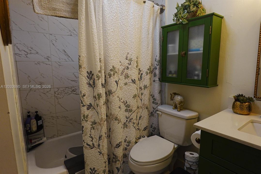 For Sale: $330,000 (2 beds, 2 baths, 1168 Square Feet)
