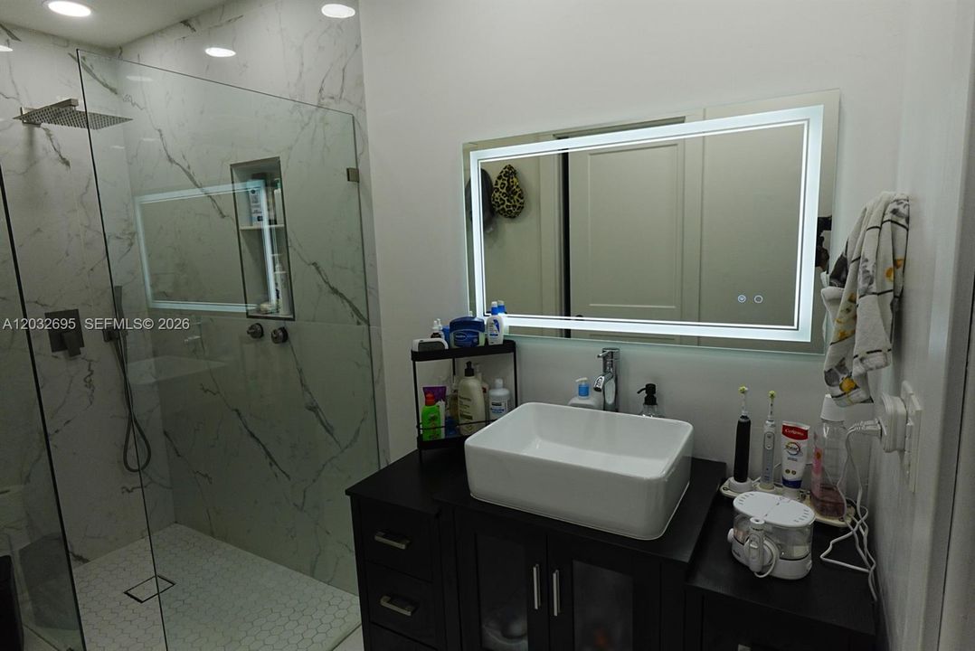 For Sale: $330,000 (2 beds, 2 baths, 1168 Square Feet)