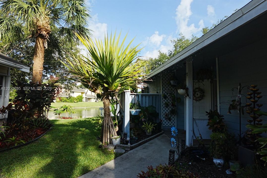 For Sale: $330,000 (2 beds, 2 baths, 1168 Square Feet)