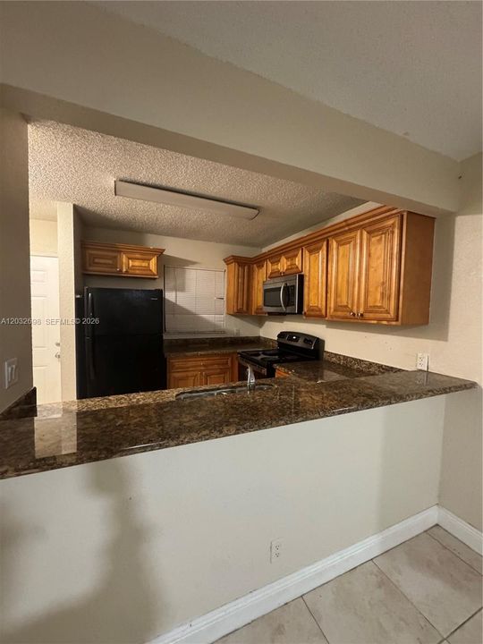 For Sale: $190,000 (2 beds, 1 baths, 904 Square Feet)