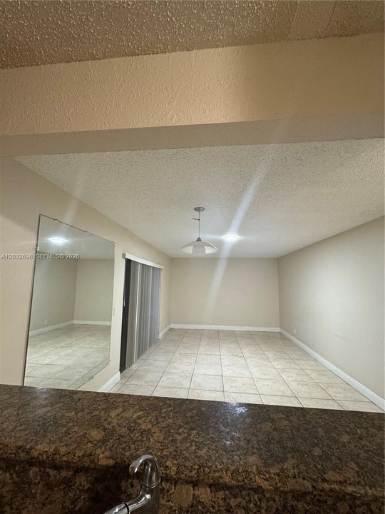 For Sale: $190,000 (2 beds, 1 baths, 904 Square Feet)
