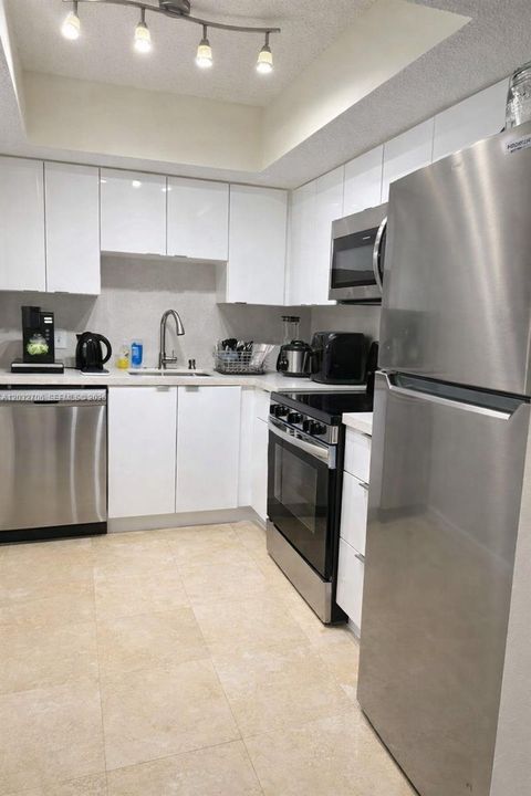 For Sale: $114,900 (1 beds, 1 baths, 833 Square Feet)