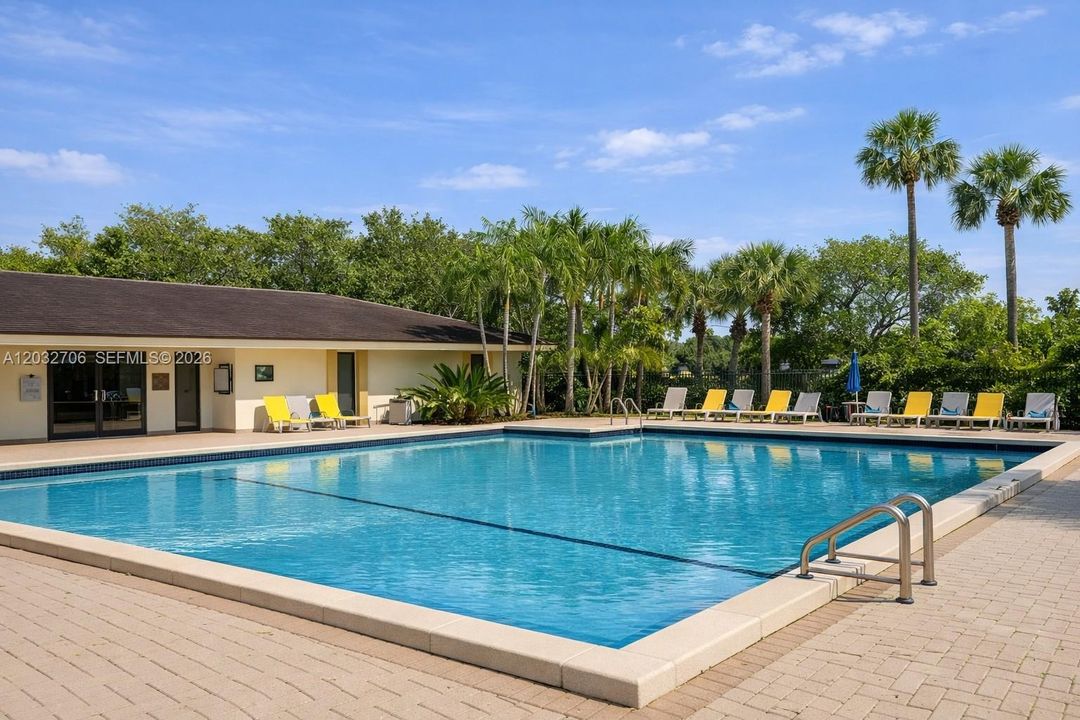 For Sale: $114,900 (1 beds, 1 baths, 833 Square Feet)