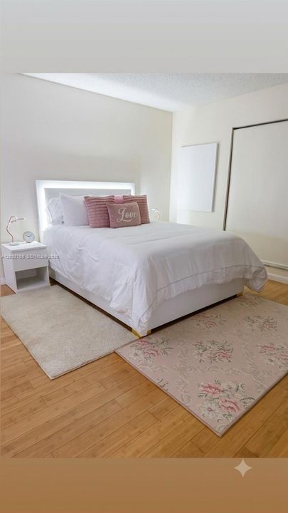For Sale: $114,900 (1 beds, 1 baths, 833 Square Feet)