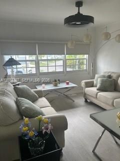 For Sale: $235,000 (2 beds, 2 baths, 832 Square Feet)