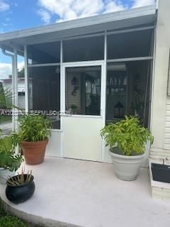 For Sale: $235,000 (2 beds, 2 baths, 832 Square Feet)