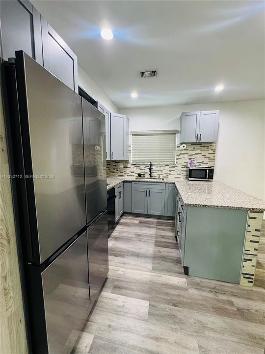 En Renta: $4,100 (5 camas, 3 baños, 2170 Pies cuadrados)