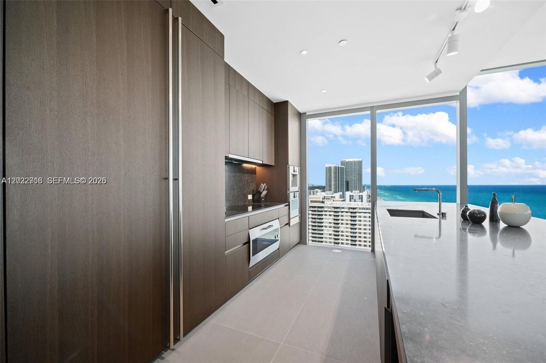 For Sale: $3,450,000 (4 beds, 3 baths, 2545 Square Feet)