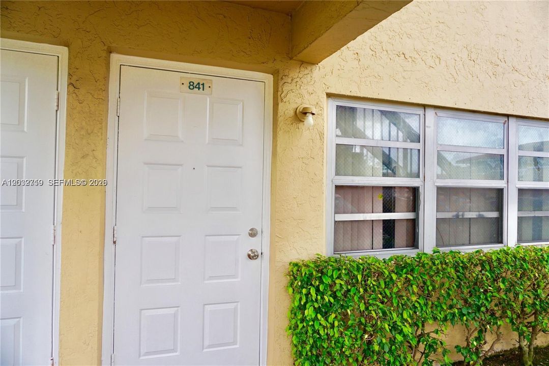 For Sale: $149,000 (2 beds, 2 baths, 768 Square Feet)