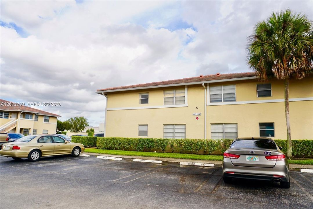 For Sale: $149,000 (2 beds, 2 baths, 768 Square Feet)