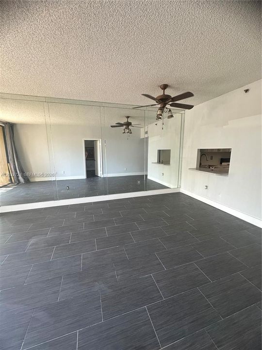 For Rent: $1,800 (1 beds, 1 baths, 782 Square Feet)