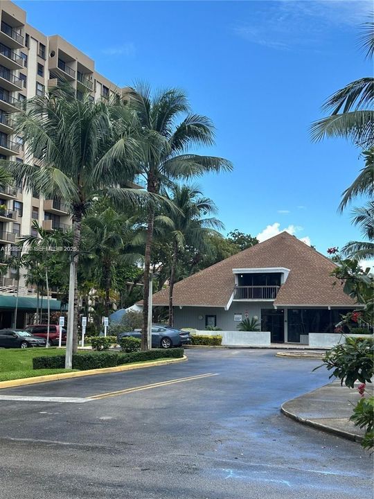 For Rent: $1,800 (1 beds, 1 baths, 782 Square Feet)