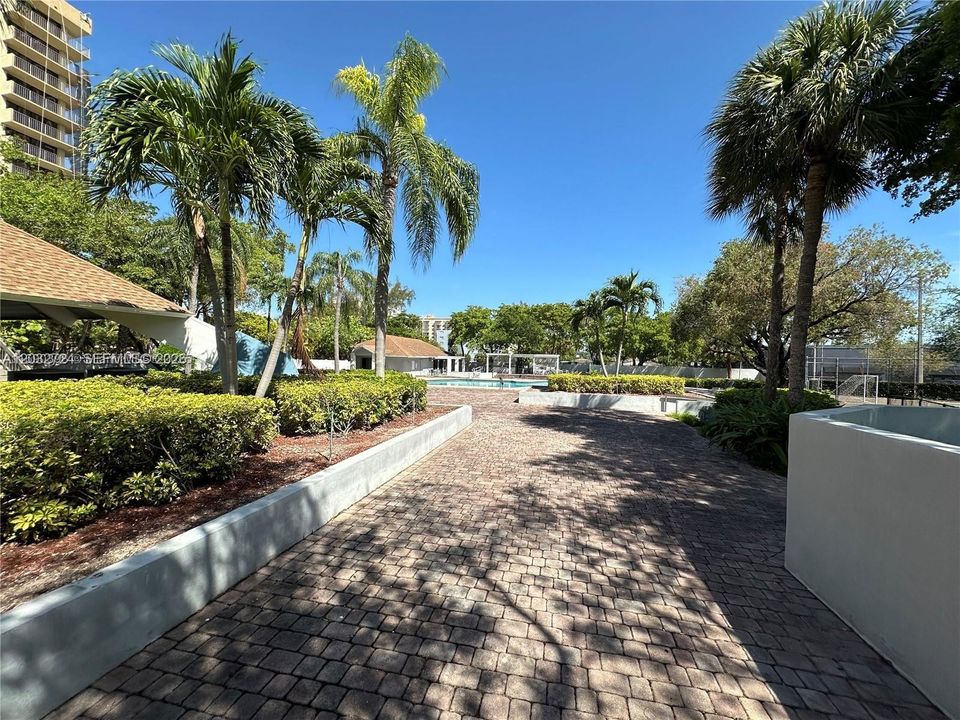 For Rent: $1,800 (1 beds, 1 baths, 782 Square Feet)