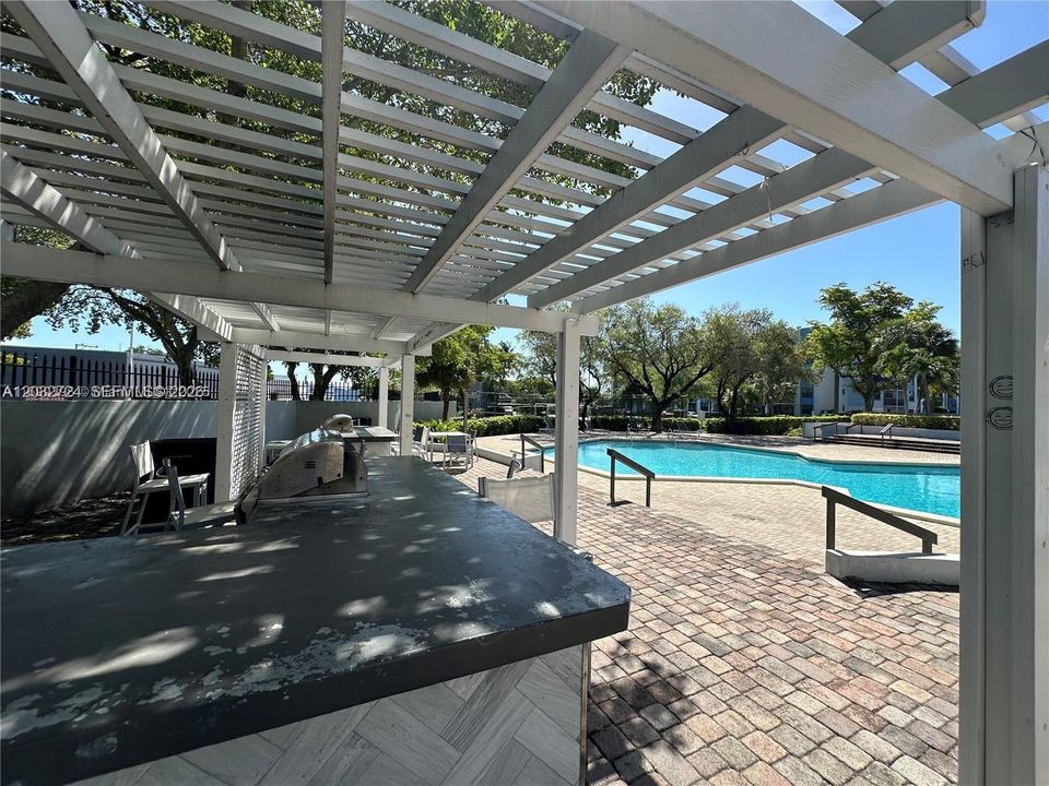 For Rent: $1,800 (1 beds, 1 baths, 782 Square Feet)