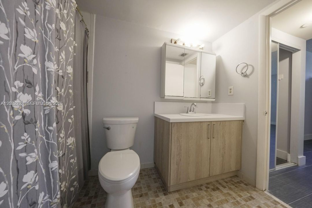 For Rent: $1,800 (1 beds, 1 baths, 782 Square Feet)