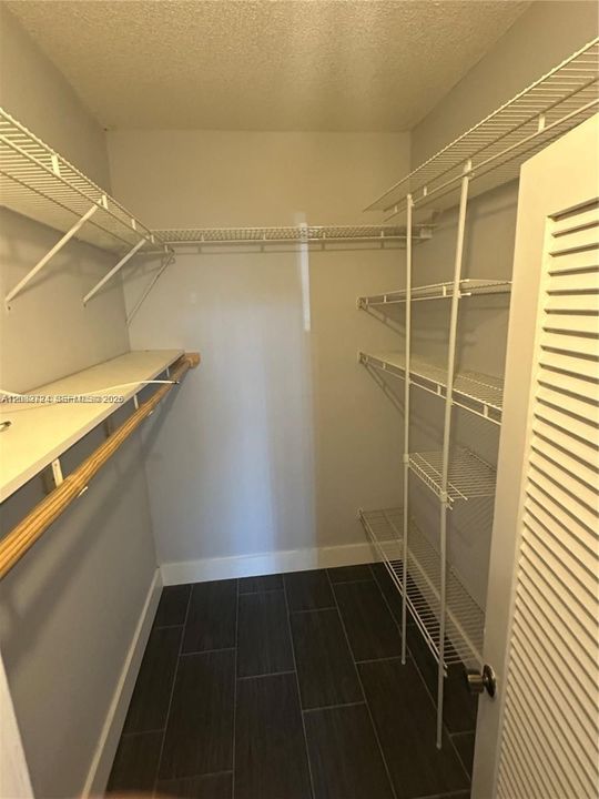 For Rent: $1,800 (1 beds, 1 baths, 782 Square Feet)