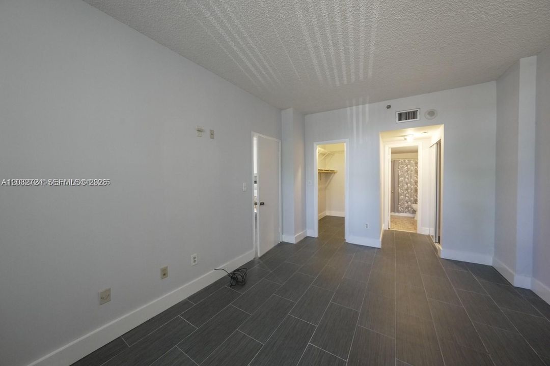 For Rent: $1,800 (1 beds, 1 baths, 782 Square Feet)