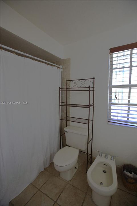 For Rent: $3,200 (3 beds, 2 baths, 1523 Square Feet)