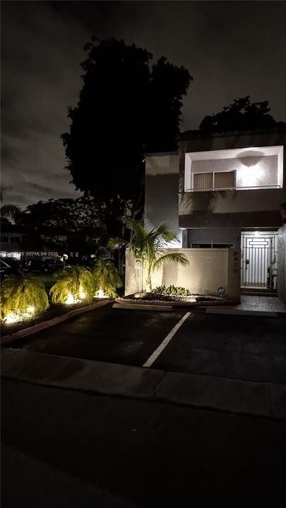 For Rent: $3,200 (3 beds, 2 baths, 1523 Square Feet)