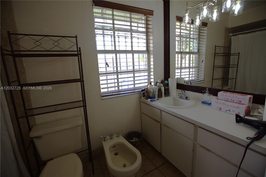 For Rent: $3,200 (3 beds, 2 baths, 1523 Square Feet)