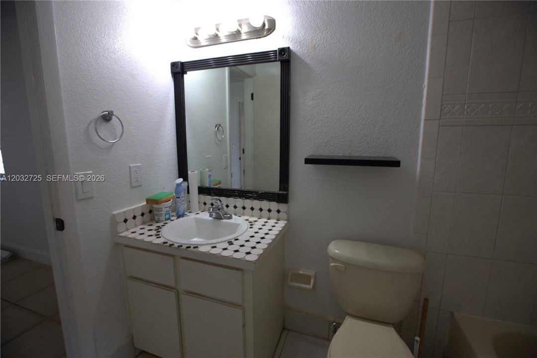 For Rent: $3,200 (3 beds, 2 baths, 1523 Square Feet)