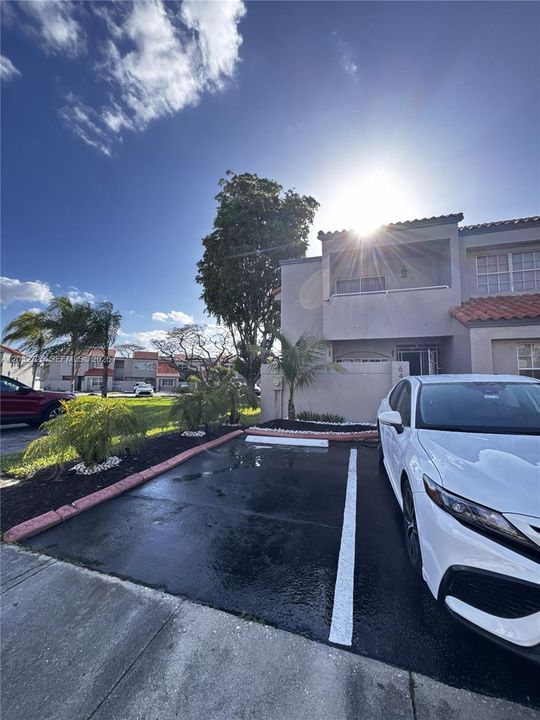 For Rent: $3,200 (3 beds, 2 baths, 1523 Square Feet)