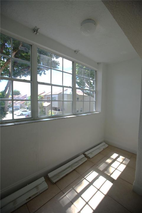 For Rent: $3,200 (3 beds, 2 baths, 1523 Square Feet)