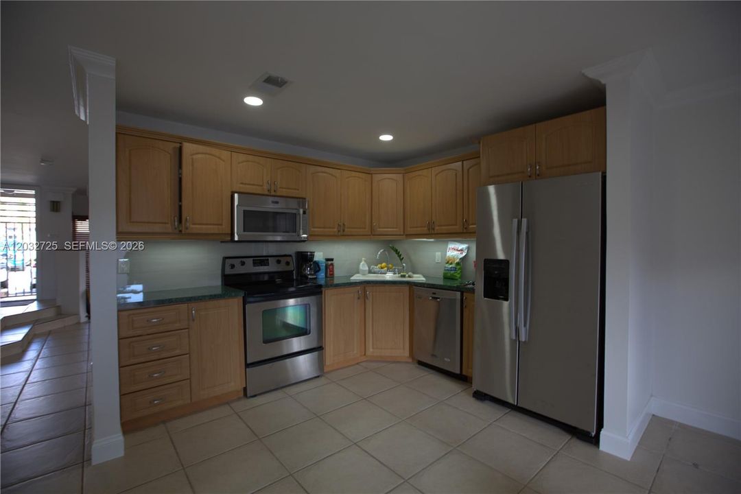 For Rent: $3,200 (3 beds, 2 baths, 1523 Square Feet)