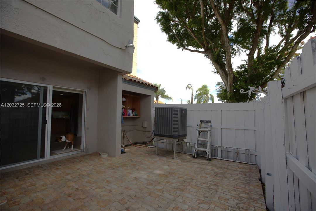 For Rent: $3,200 (3 beds, 2 baths, 1523 Square Feet)