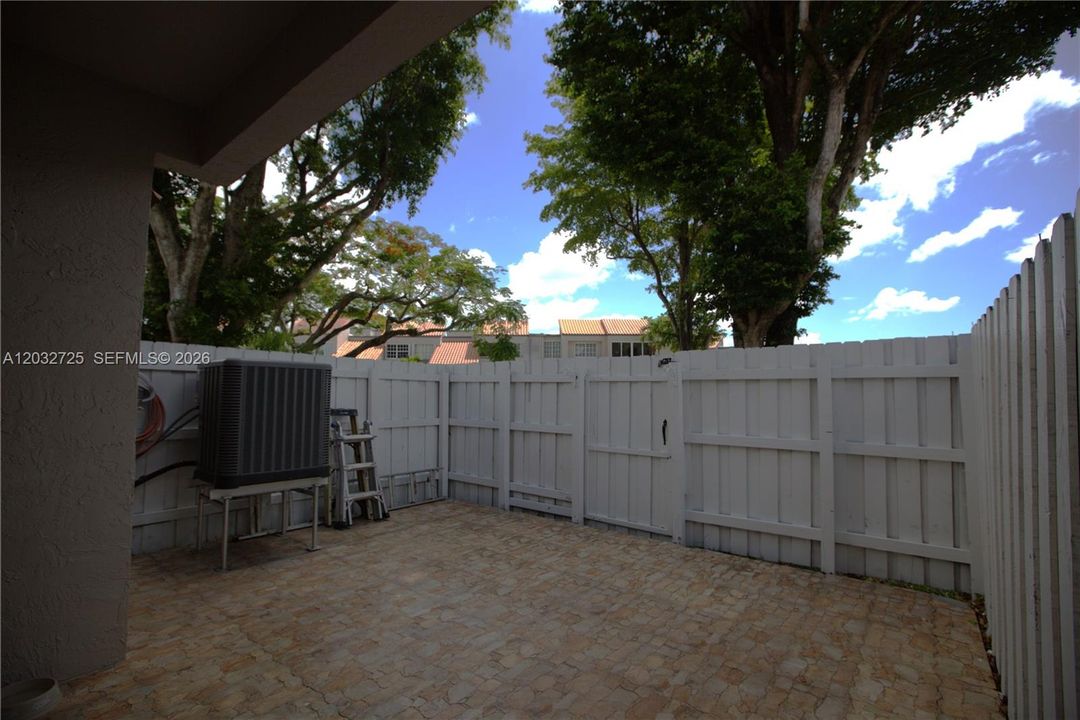 For Rent: $3,200 (3 beds, 2 baths, 1523 Square Feet)
