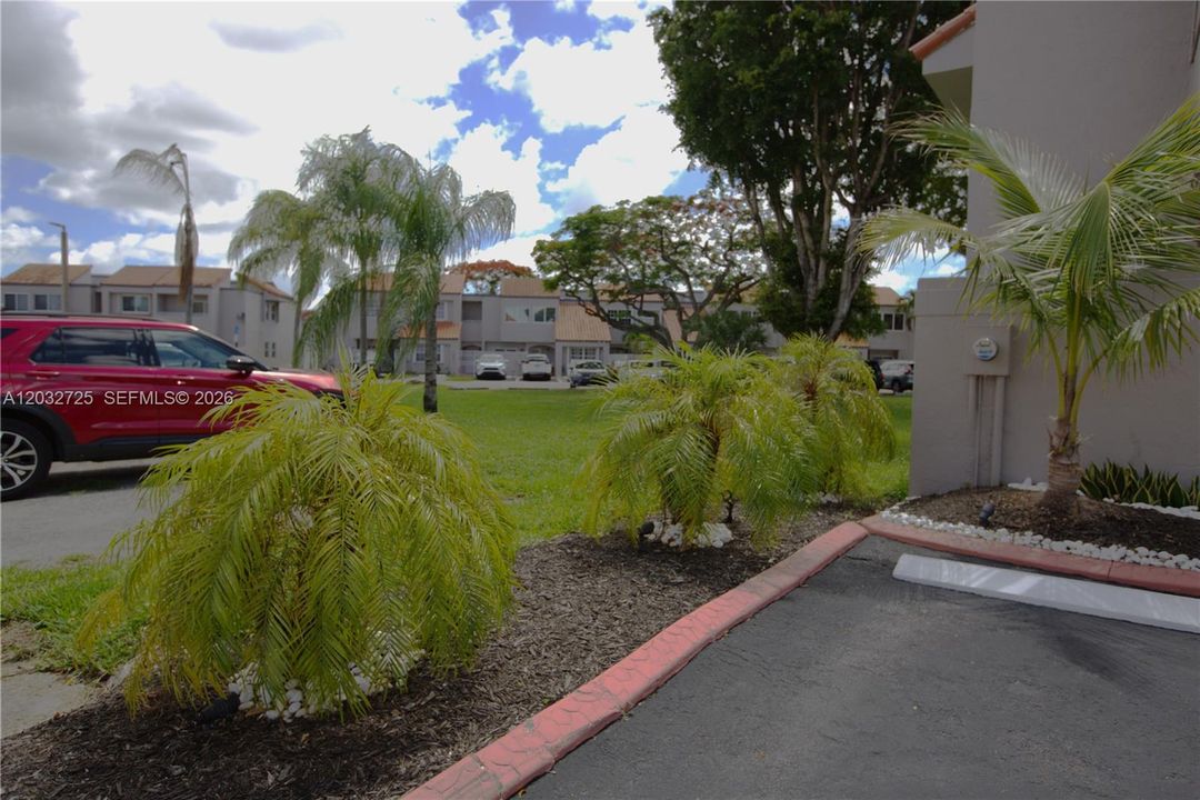 For Rent: $3,200 (3 beds, 2 baths, 1523 Square Feet)