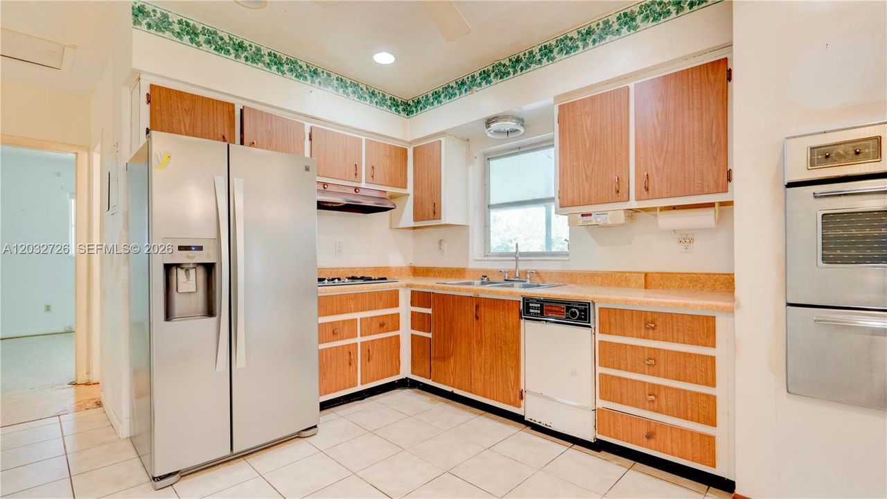 На продажу: $675,000 (3 спален, 2 ванн, 1350 Квадратных фут)