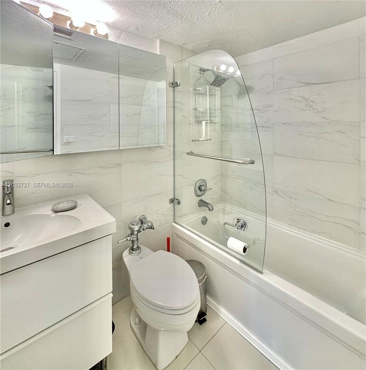 For Rent: $3,800 (1 beds, 1 baths, 729 Square Feet)