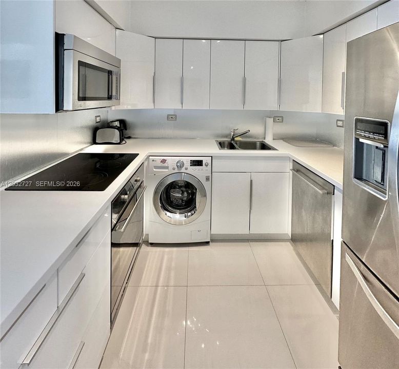 For Rent: $3,800 (1 beds, 1 baths, 729 Square Feet)