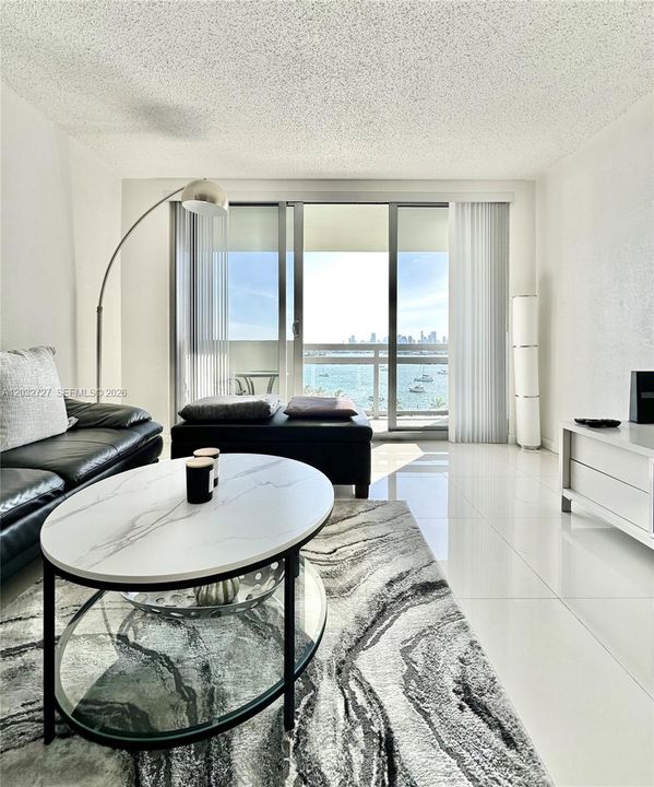 For Rent: $3,800 (1 beds, 1 baths, 729 Square Feet)