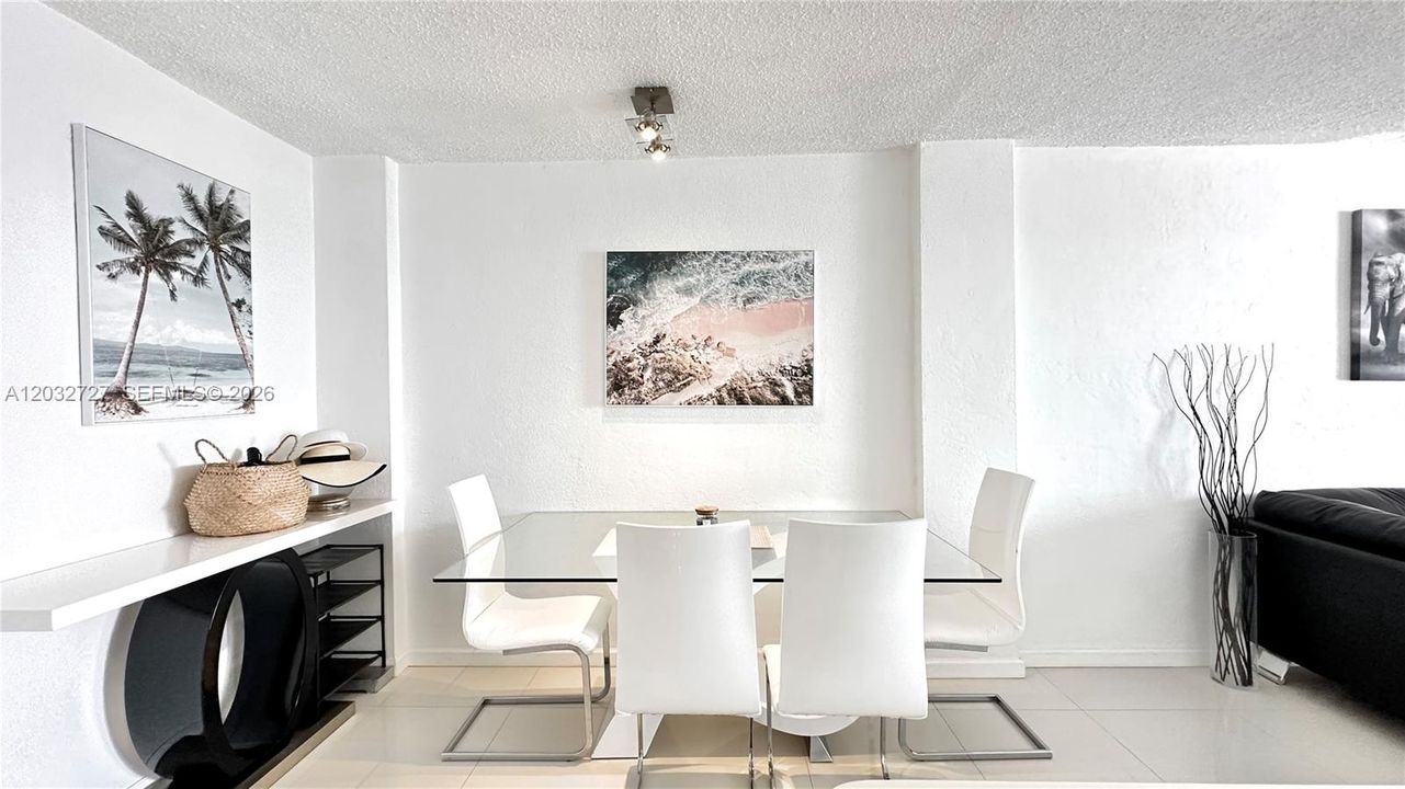 For Rent: $3,800 (1 beds, 1 baths, 729 Square Feet)